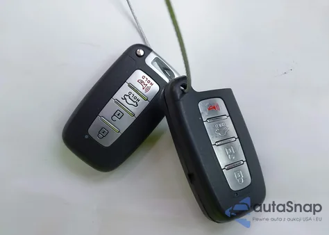 2012 Hyundai Sonata Hybrid z USA, uszkodzony, nr VIN KMHEC4A47CA034582